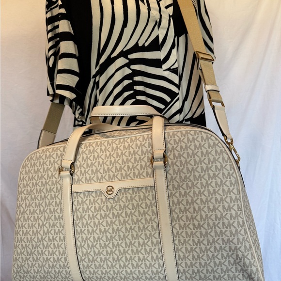 ✨NWT✨ Michael Kors Weekender